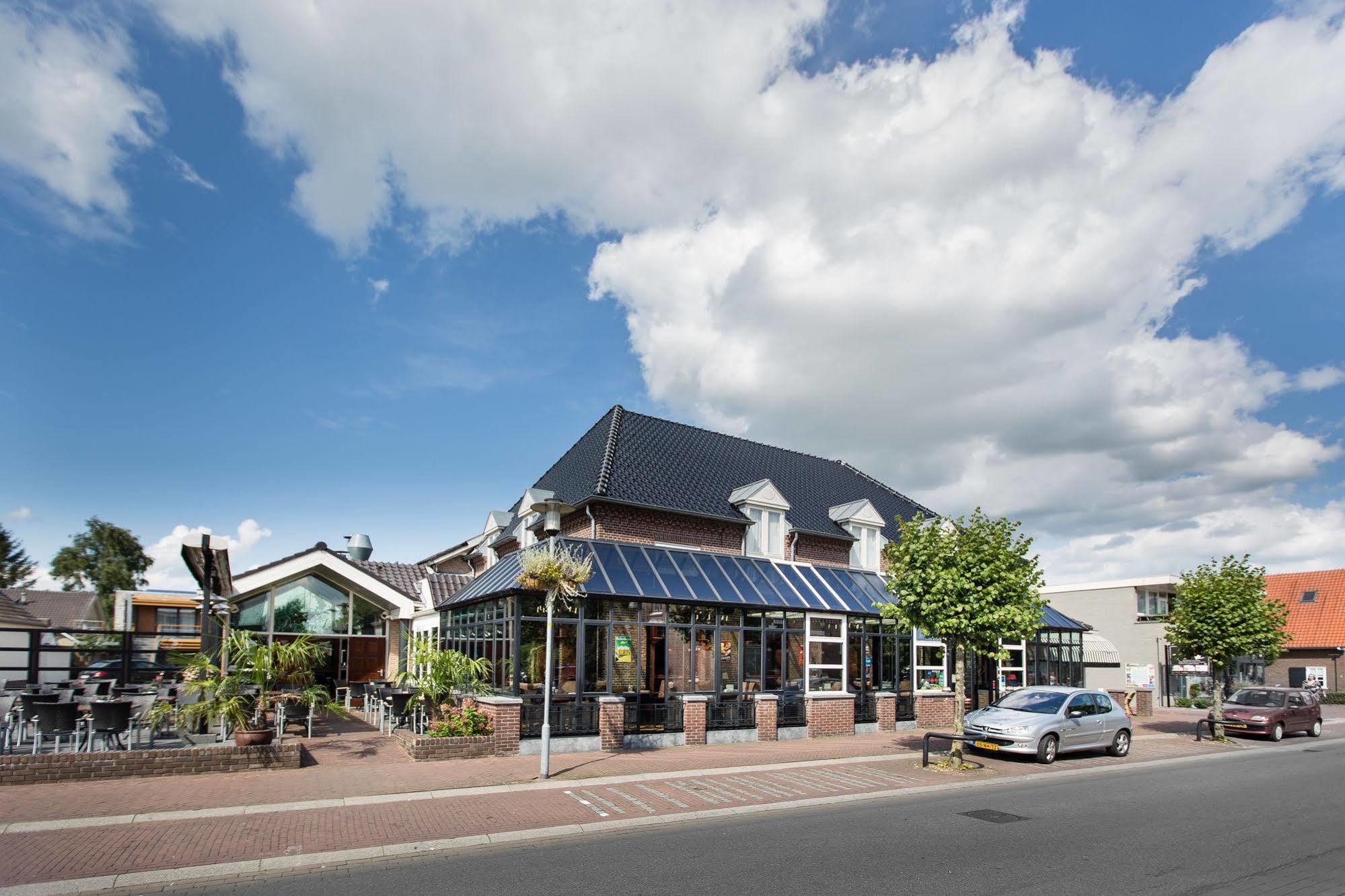 De Twee Linden Hotel Beneden-Leeuwen Exterior foto